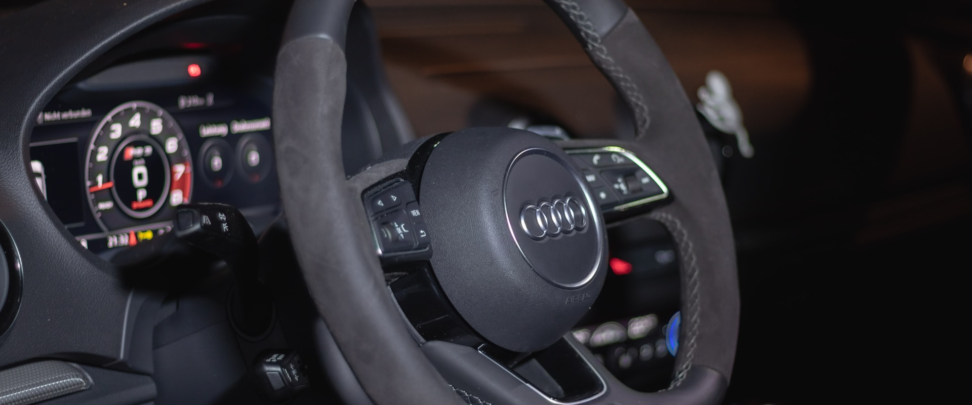 Кермо Audi RS3, обтягнуте алькантарою